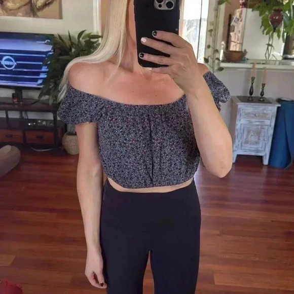 Sky and sparrow crop top - Picture 2 of 6